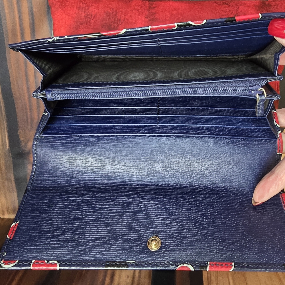 Gucci Navy Blue Wallet with Red Heart Print and Gold Logo - Picture 9 of 15